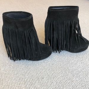 Koolaburra fringe wedge boots black 7